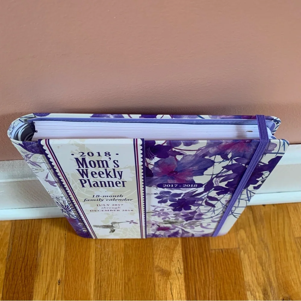 Mom's Weekly Planner Schedule Calendar or Notebook